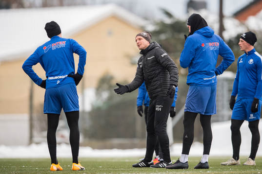 Tränare Kristian Haynes har genomgång