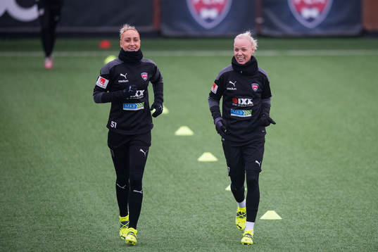 Sanne Troelsgaard och Caroline Seger