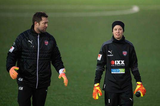 Målvaktstränare Kenneth Mattsson och målvakt Stephanie