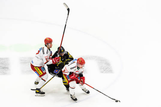 Modos Hugo Styf och Jesper Dahlroth mot Västerås Lukas