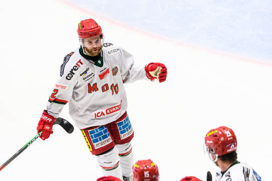 Modos Anton Öhman jublar