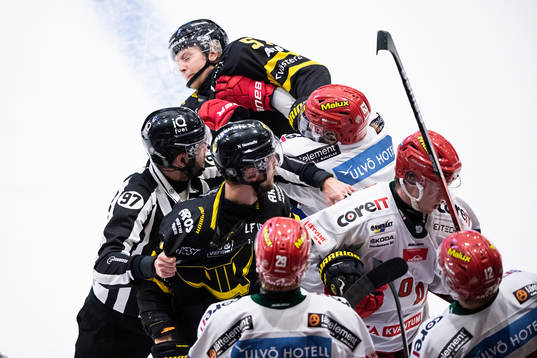 Västerås Carl Ehrnberg och Modos Tommy Enström