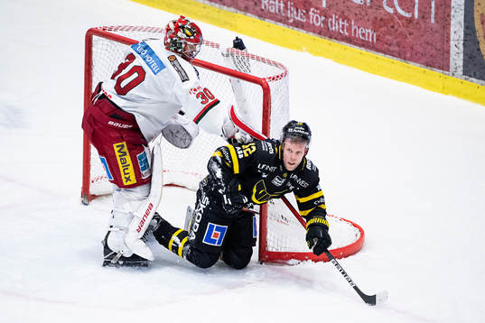 Modos målvakt Anthony Peterson och Västerås Fredrik