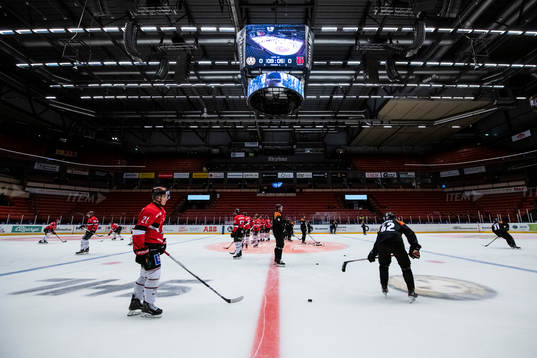 Örebros och Brynäs spelare värmer upp