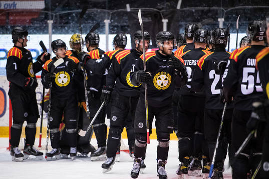 Brynäs spelare jublar