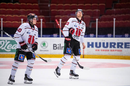 Örebros Elias Ekström och Christopher Mastomäki deppar