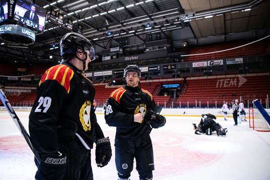 Brynäs Oscar Birgersson och Jadeon Descheneau