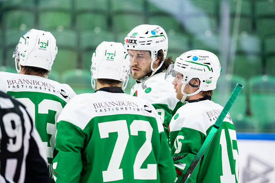Rögles Niklas Hansson jublar med Dennis Everberg