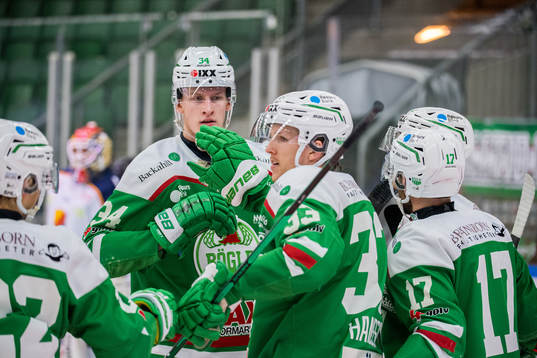 Rögles Adam Edström och Taylor Matson jublar med Niklas