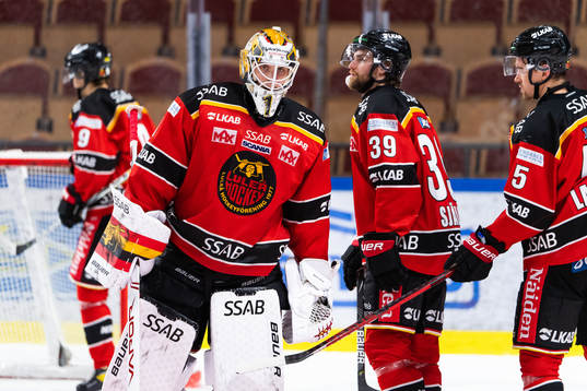 Luleås målvakt Jesper Wallstedt deppar