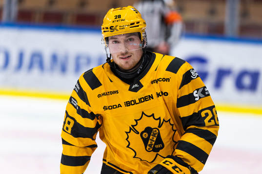 Skellefteås Jesper Frödén jublar