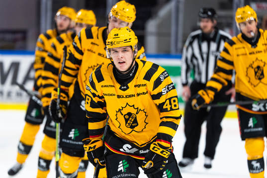 Skellefteås Jonatan Berggren jublar