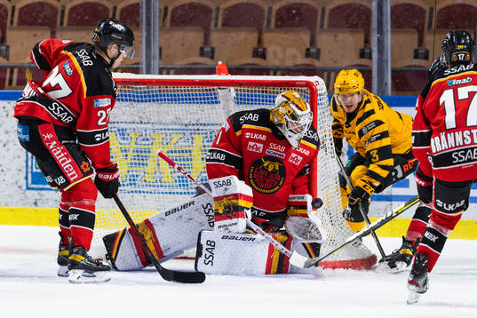 Luleås målvakt Jesper Wallstedt och Skellefteås Niclas