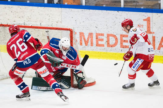 Huddinges Filip Pilö och målvakt Sebastian Andersson