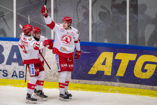 Trojas Noa Lindqvist Muci jublar