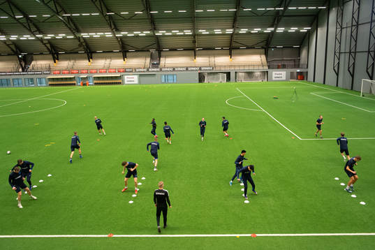 Laget kör övningar