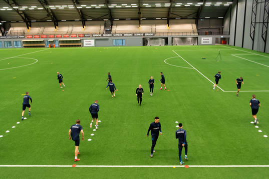 Laget kör övningar