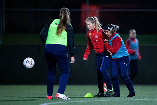 Helsingborgs Nathalie Ekholm och Linnea Nilsson i duell