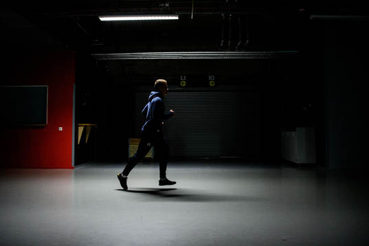 Oskarshamns spelare värmer upp i allmänna utrymmen