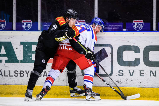 Brynäs Oscar Birgersson och Oskarshamns Max Veronneau