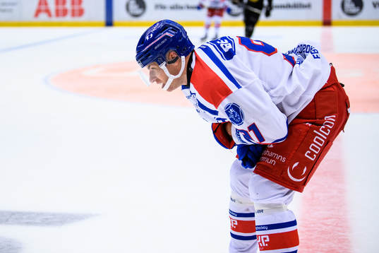 Oskarshamns Rickard Palmberg har ont