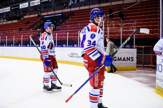 Oskarshamns Lance Bouma och Philip Samuelsson deppar