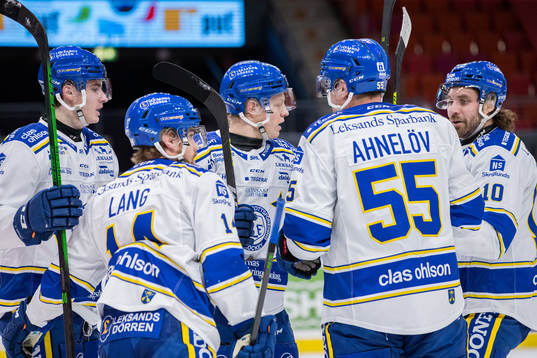 Leksands Emil Heineman jublar med lagkamrater