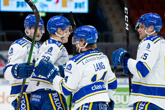 Leksands Emil Heineman jublar med lagkamrater