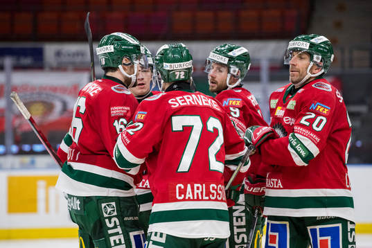 Frölundas Patrik Carlsson jublar med lagkamrater