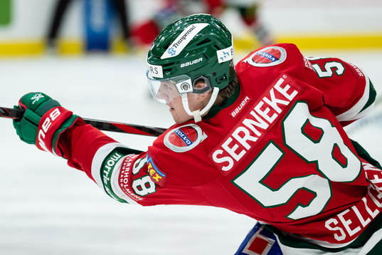 Frölundas Jesper Sellgren skjuter ett skott