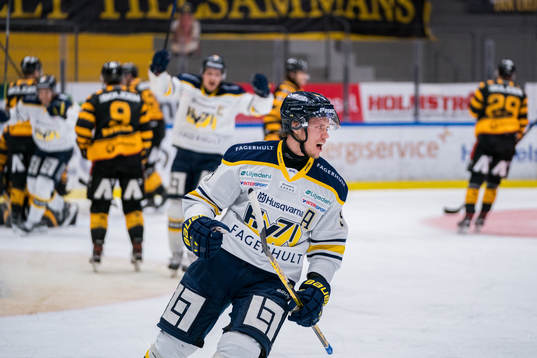 s Didrik Strömberg jublar