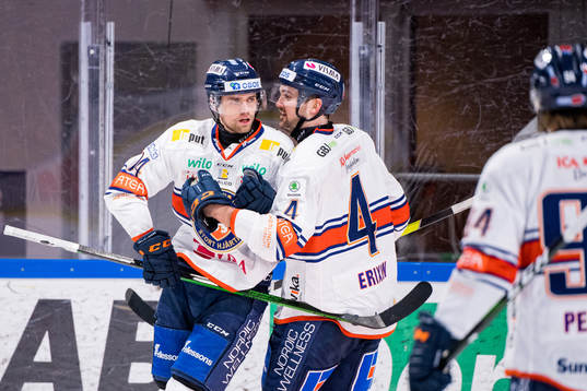 Växjös Emil Pettersson jublar