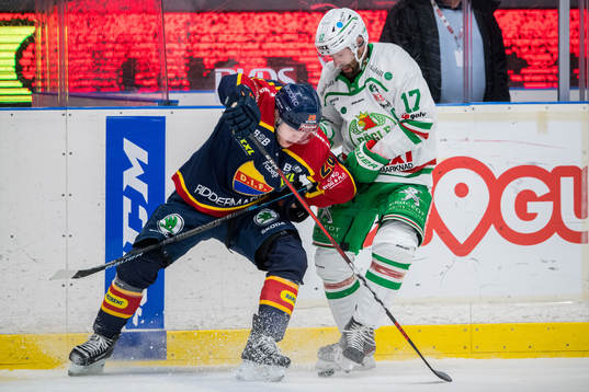 Djurgårdens Oscar Bjerselius och Rögles Taylor Matson