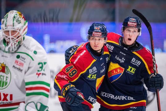Djurgårdens Rhett Rakhshani och Kalle Östman jublar