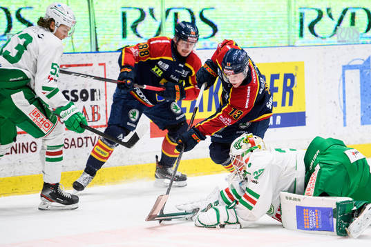 Djurgårdens Alexander Holtz och Kalle Östman oroar bakom