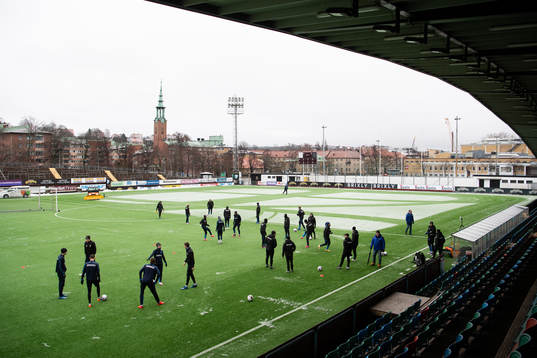 Laget värmer upp