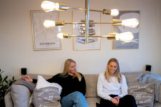 Systrarna Nina Koppang (handbollsspelare i Sävehof) och