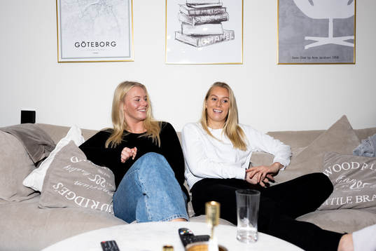 Systrarna Nina Koppang (handbollsspelare i Sävehof) och