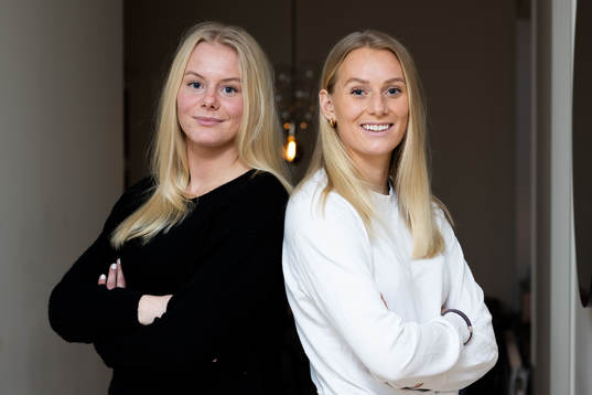 Systrarna Nina Koppang (handbollsspelare i Sävehof) och
