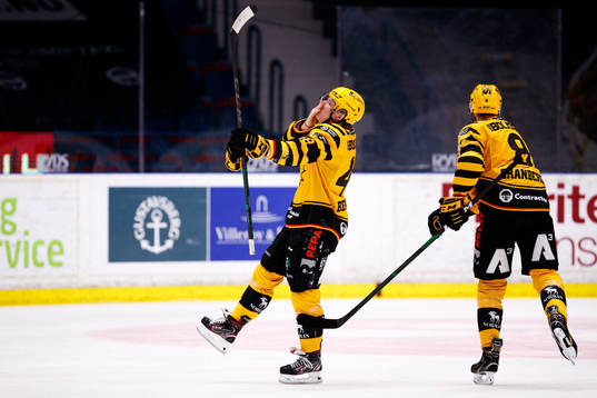 Skellefteås Jonatan Berggren jublar