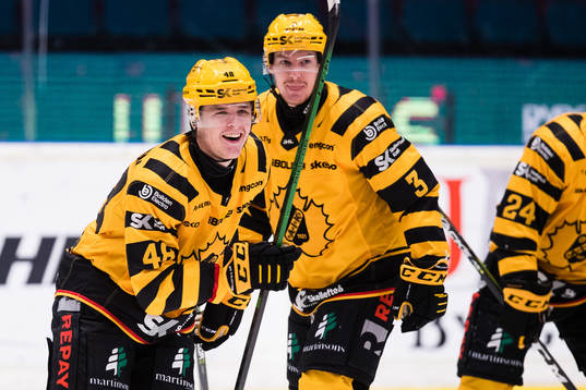 Skellefteås Jonatan Berggren jublar