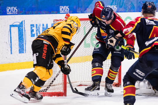 Skellefteås Tuomas Kiiskinen och Djurgårdens Tobias Ekberg