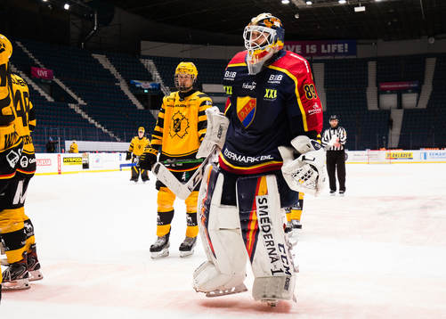 Djurgårdens målvakt Niklas Svedberg deppar