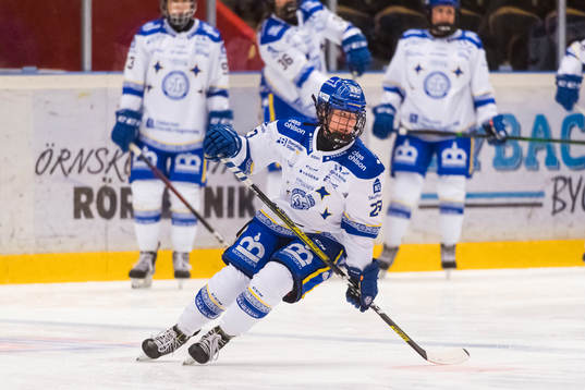 Leksands Sanna Valkama innan ishockeymatchen i SDHL mellan