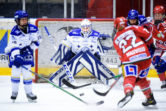 Modos Jaycee Magwood gör 2-0 bakom Leksands målvakt