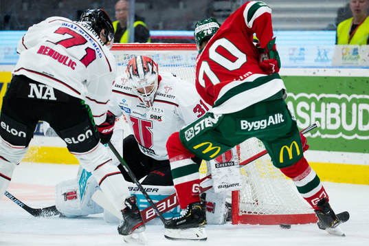 Frölundas Christoffer Ehn bryter in framför Örebros