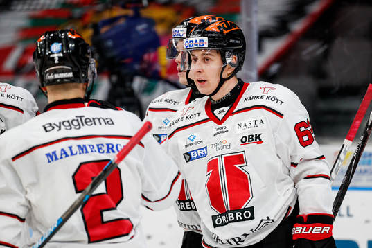 Örebros Robert Leino jublar