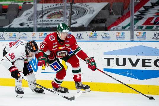 Örebros Emil Larsson och Frölundas Elmer Söderblom