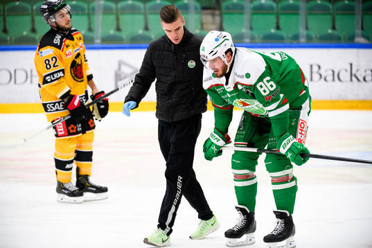 Luleås Chris Desousa lämnar isen