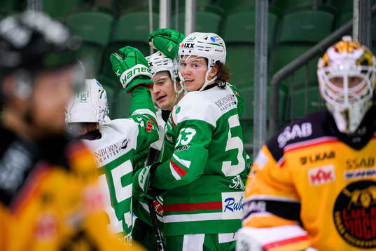 Rögles Anton Bengtsson och Moritz Seider jublar